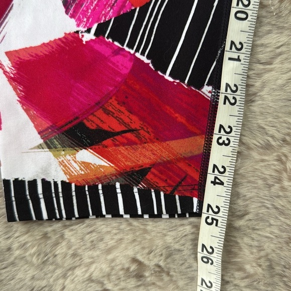 Calvin Klein | Black and Pink Patterned Leggings - Picture 4 of 13